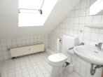 Bad mit Fenster - In Aussichtslage! Günstige 2 Zi. – (DG) Eigentumswohnung in guter Lage