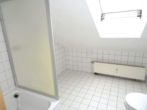 Bad mit Fenster - In Aussichtslage! Günstige 2 Zi. – (DG) Eigentumswohnung in guter Lage